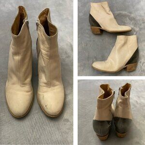 MM6 Maison Martin Margiela Cream/Black Two-Toned Leather Ankle Boots Size 39